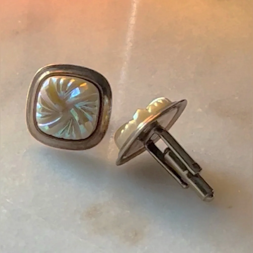 Unisex Vintage Gold Tone Iridescent Lucite Cuff Link